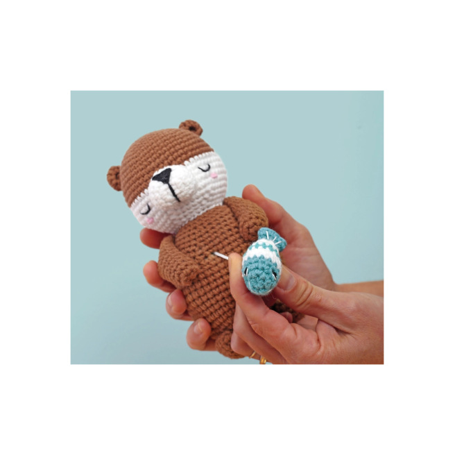 Kit amigurumi loutre musicale - Graine créative Kit amigurumi loutre musicale - Graine créative